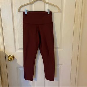 ALO Yoga Airbrush Tech Lift Capris in Black Cherry